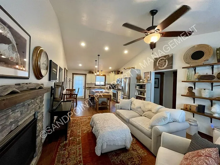 326 Maddie Ln — Photo 4