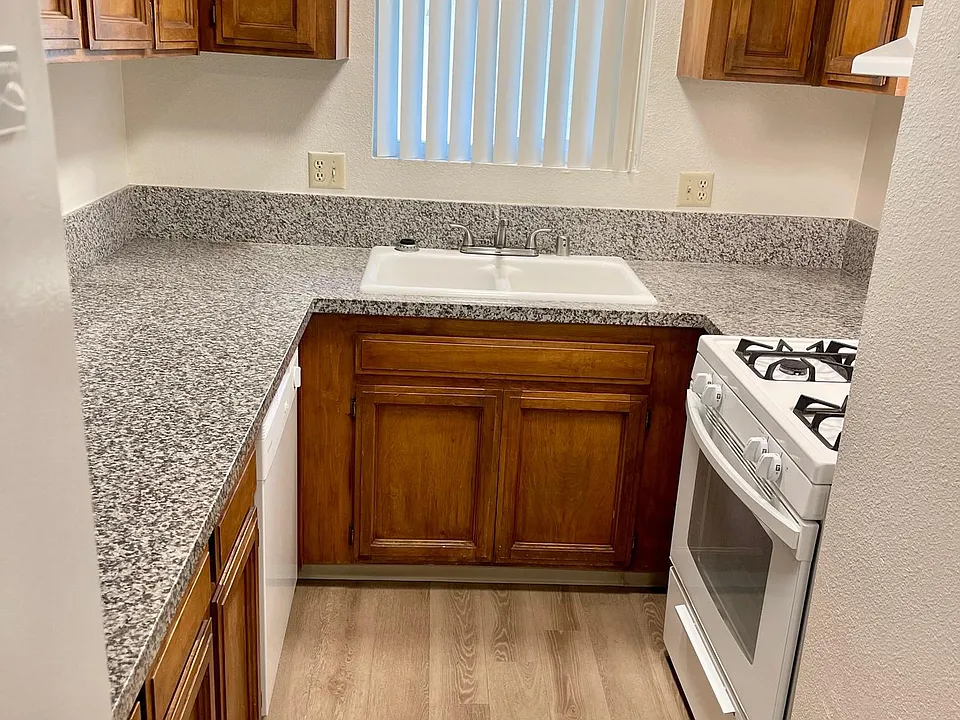 Sunridge Townhomes