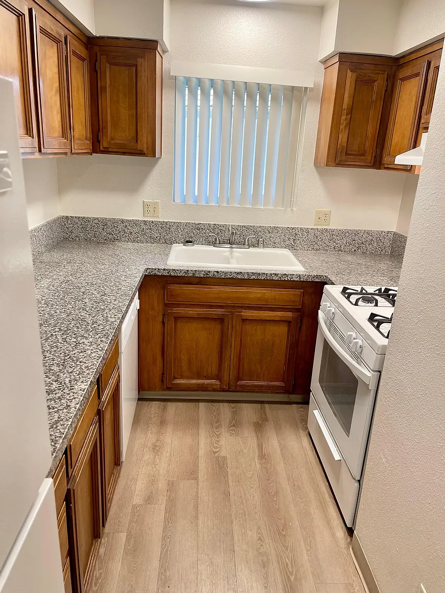 Photo 1 of 49 - Sunridge Townhomes - Fresno, CA Primary Photo - Sunridge Townhomes