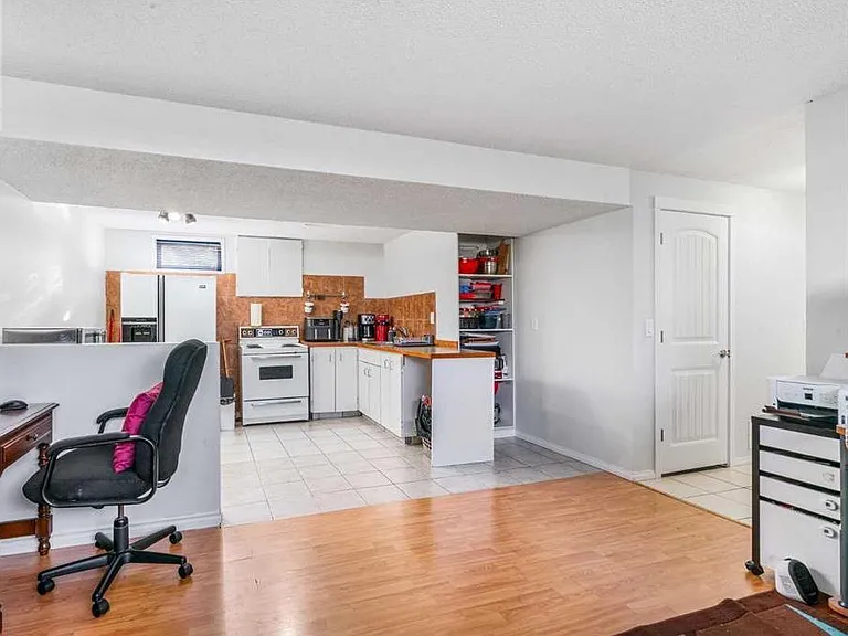 W Rundlehorn Dr NE — Photo 2