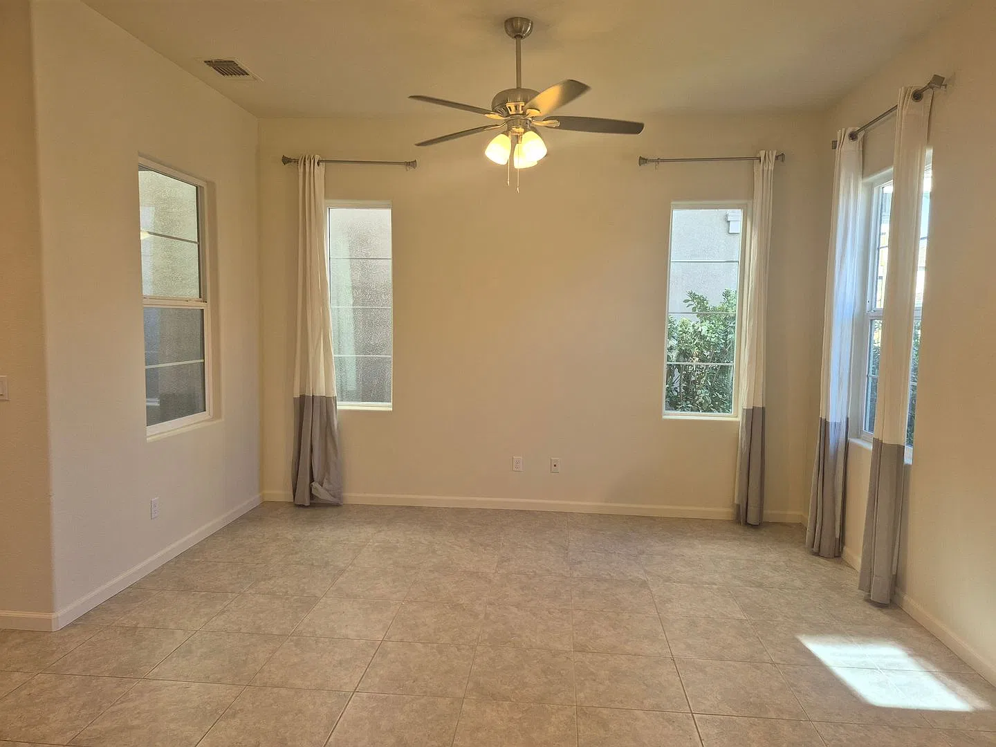 Great 3 bedroom 2.5 Home — Photo 4