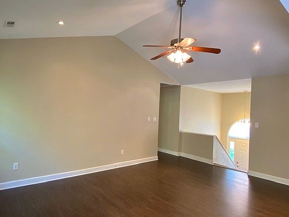 4th image of 230 Summit Dr