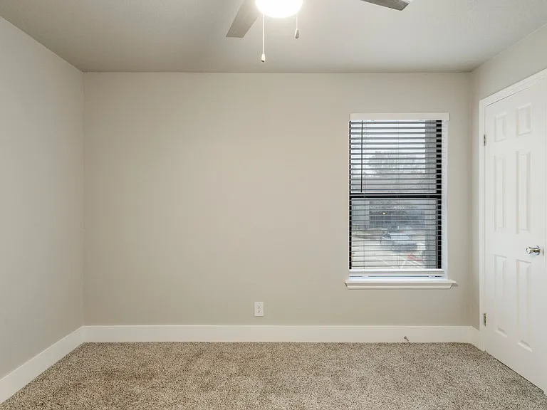 Waterside Apartments Tulsa — Photo 11