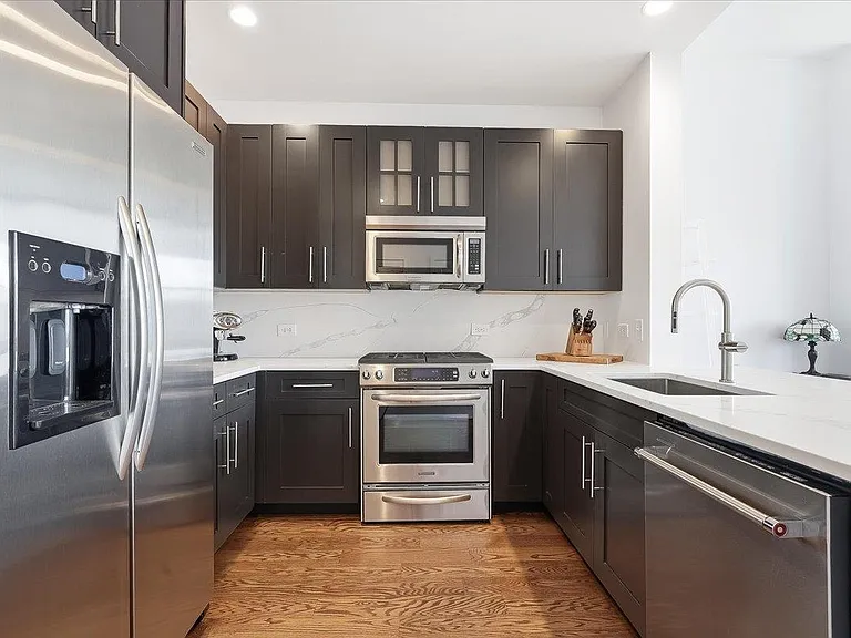 1125 Maxwell Ln #Penthouse 1221 — Photo 2