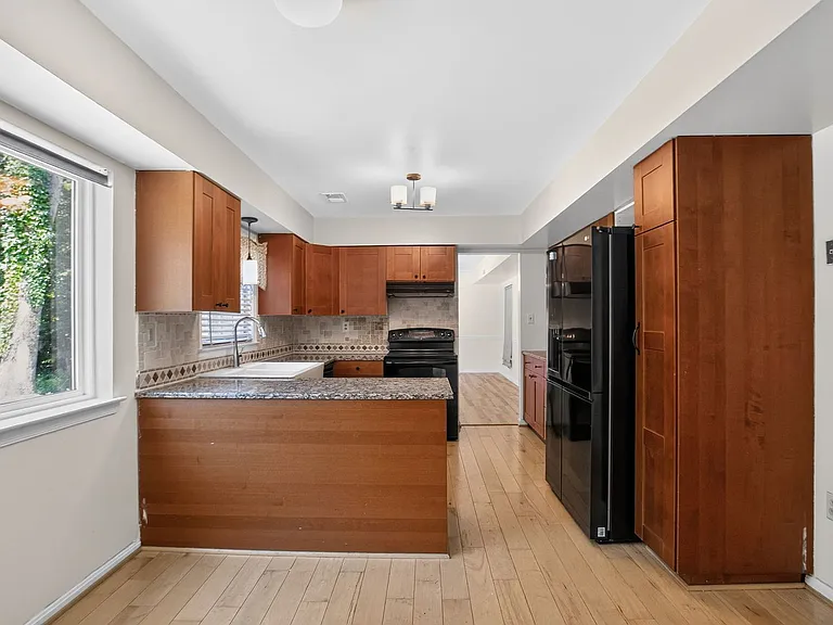 3758 Tarrington Pl — Photo 7
