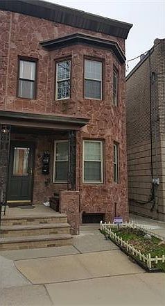 2nd image of 530 Jacques St