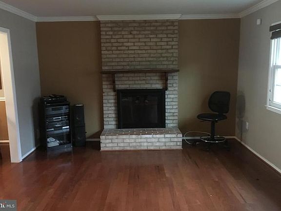 4th image of 9812 Tam O Shanter Dr