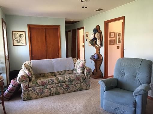 5th image of 639 W Walston St