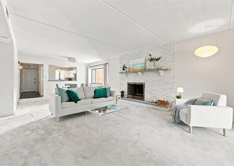 1st image of 650 E Greenwich Ave APT 5-201