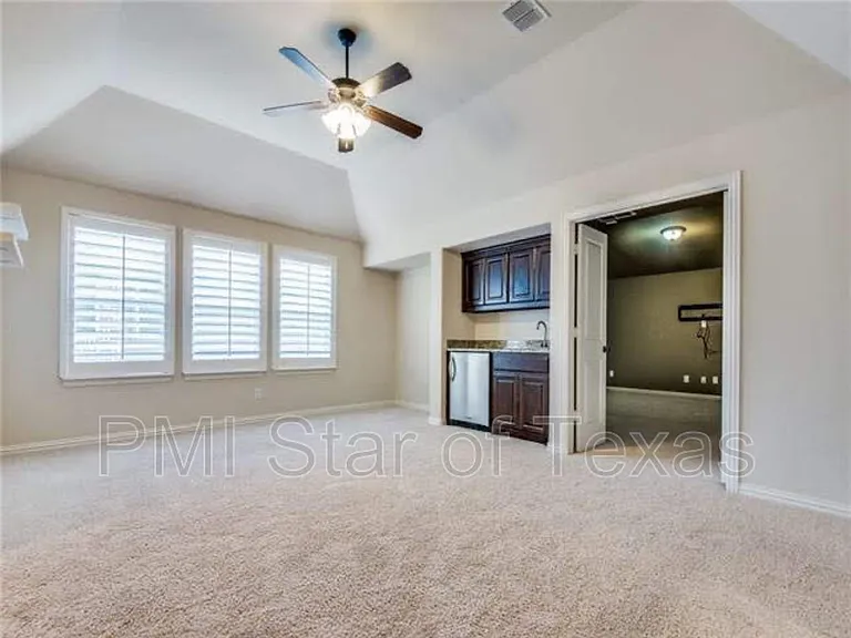 7509 Rockyford Dr — Photo 9