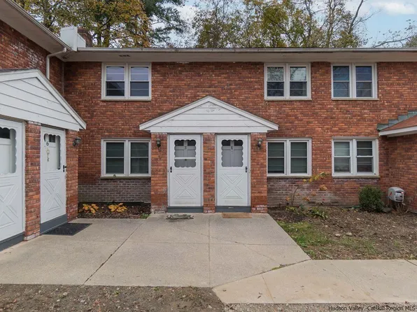 2710 South Road #E4, Poughkeepsie, NY 12601