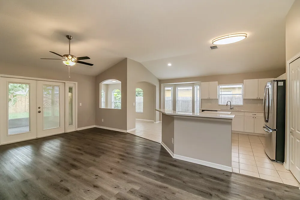 3 bed, 2.0 bath, 1762 sqft, $2,495 — Photo 3