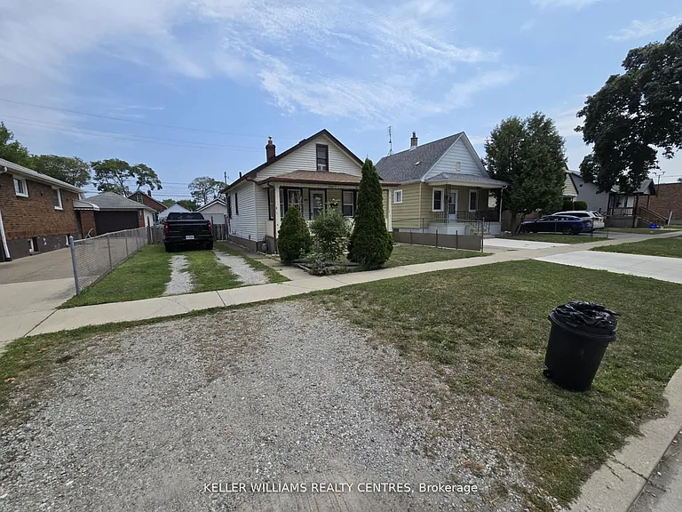 1868 Albert Rd — Photo 17