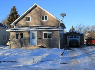 409 3rd St SE, Rugby, ND 58368
