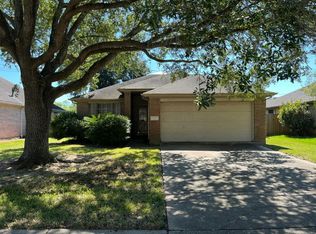 927 Chase Park Dr, Bacliff, TX 77518