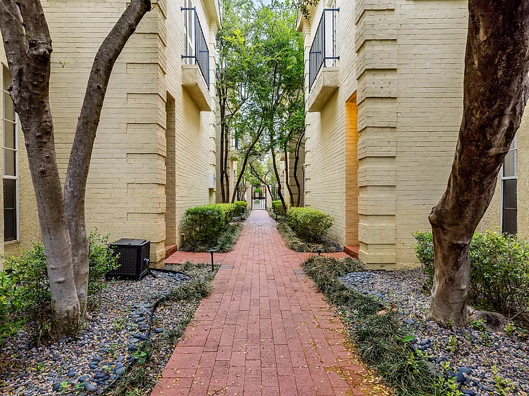 4517 Holland Ave #107 — Photo 45