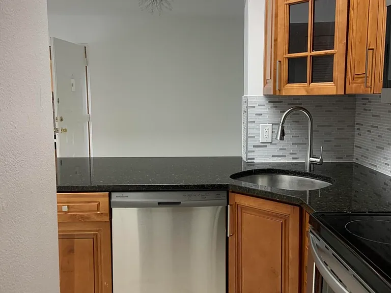 617 Sea Pine Way #D2 — Photo 7