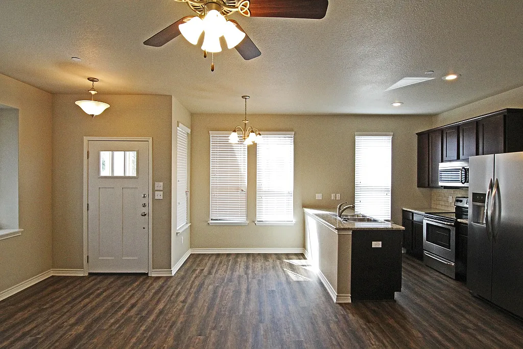619 Westfield Boulevard - 619 — Photo 2