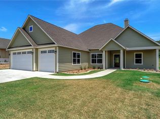 226 Colt Dr, Lake Kiowa, TX 76240