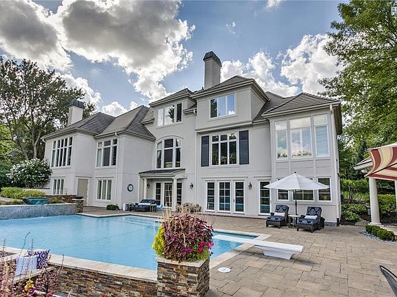 Nothing to do... Relax and Enjoy the Spring/Summer Poolside w Family and Friends.