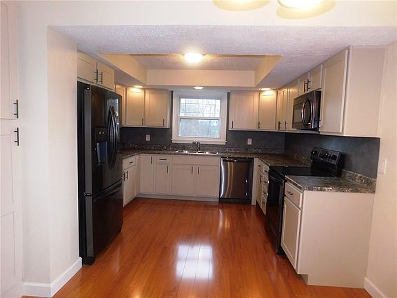 3rd image of 3654 Lawrenceville Dr