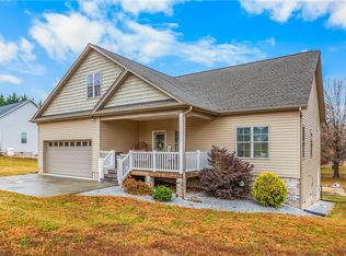 1880 Chestnut Grove Rd, King, NC 27021