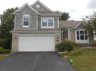 346 Juniper Ln, South Elgin, IL 60177