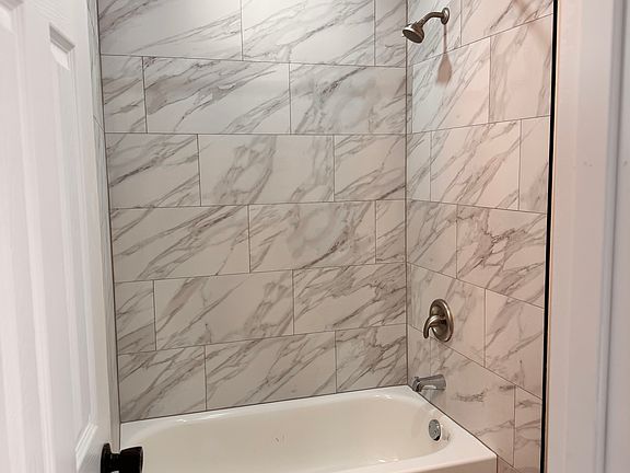 4th image of 3220 N 40th Ave