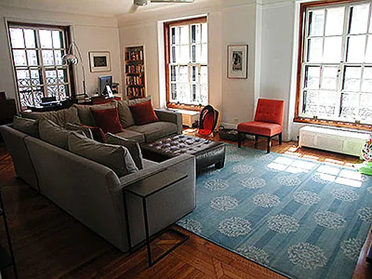 Rented by Verdi Square Realty | media 1