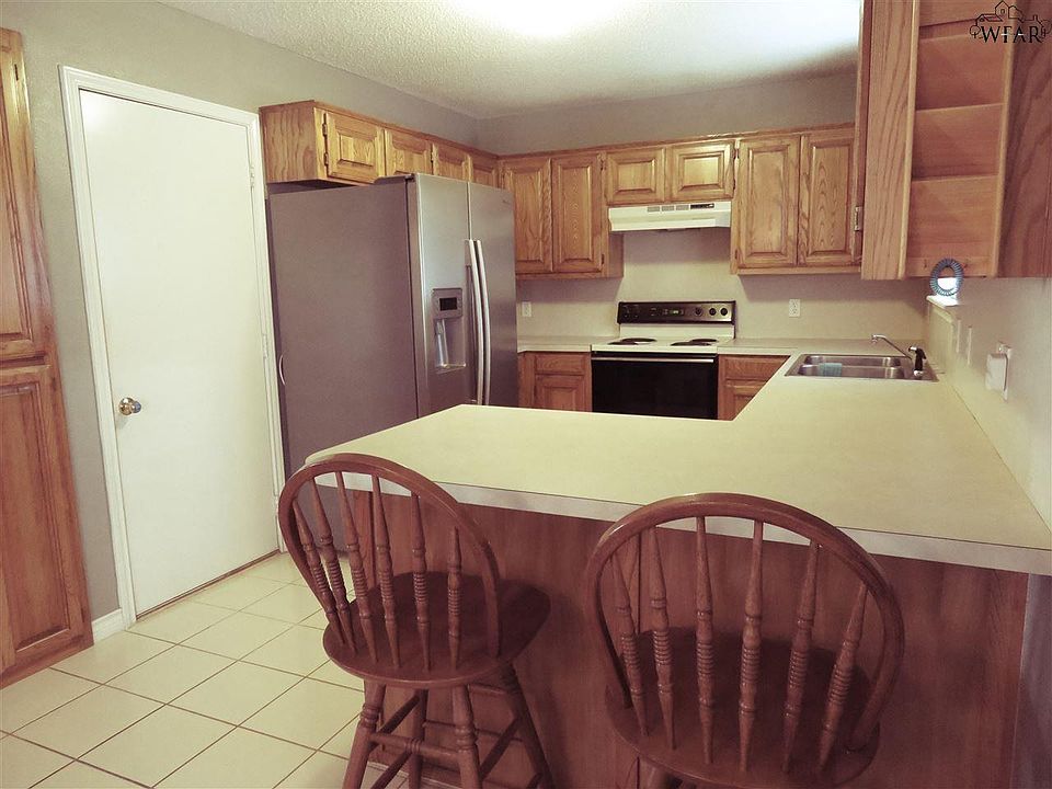 1214 Richland St, Iowa Park, TX 76367 Zillow