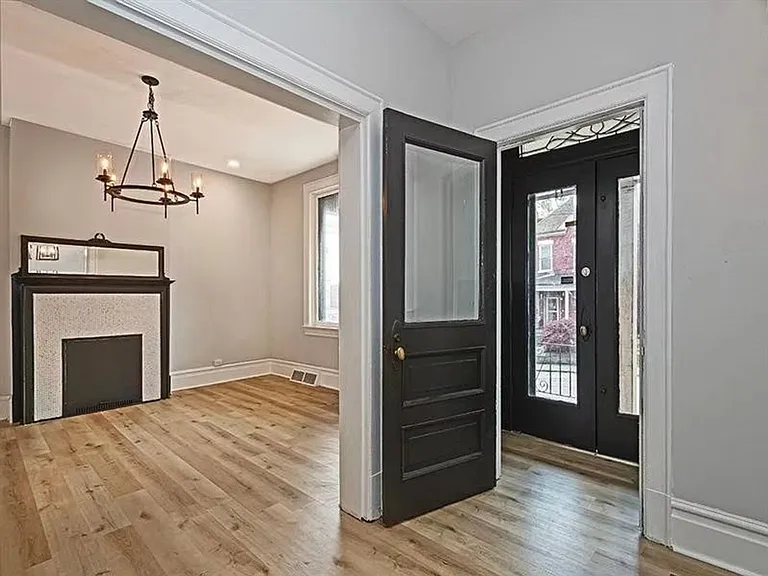 923 Adelaide St — Photo 6