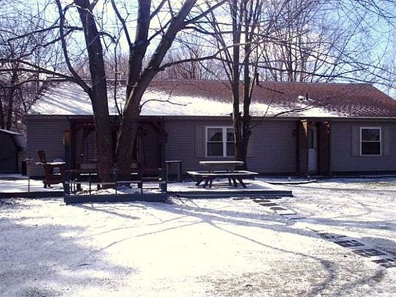 3rd image of 399 Kathleen Dr
