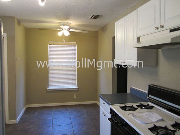 Dining Area Off Kitchen