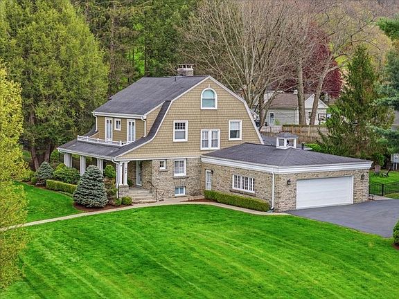 2nd image of 946 Vestal Ave