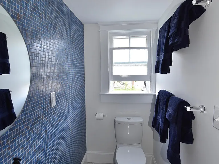 557 Lake Ave — Photo 32