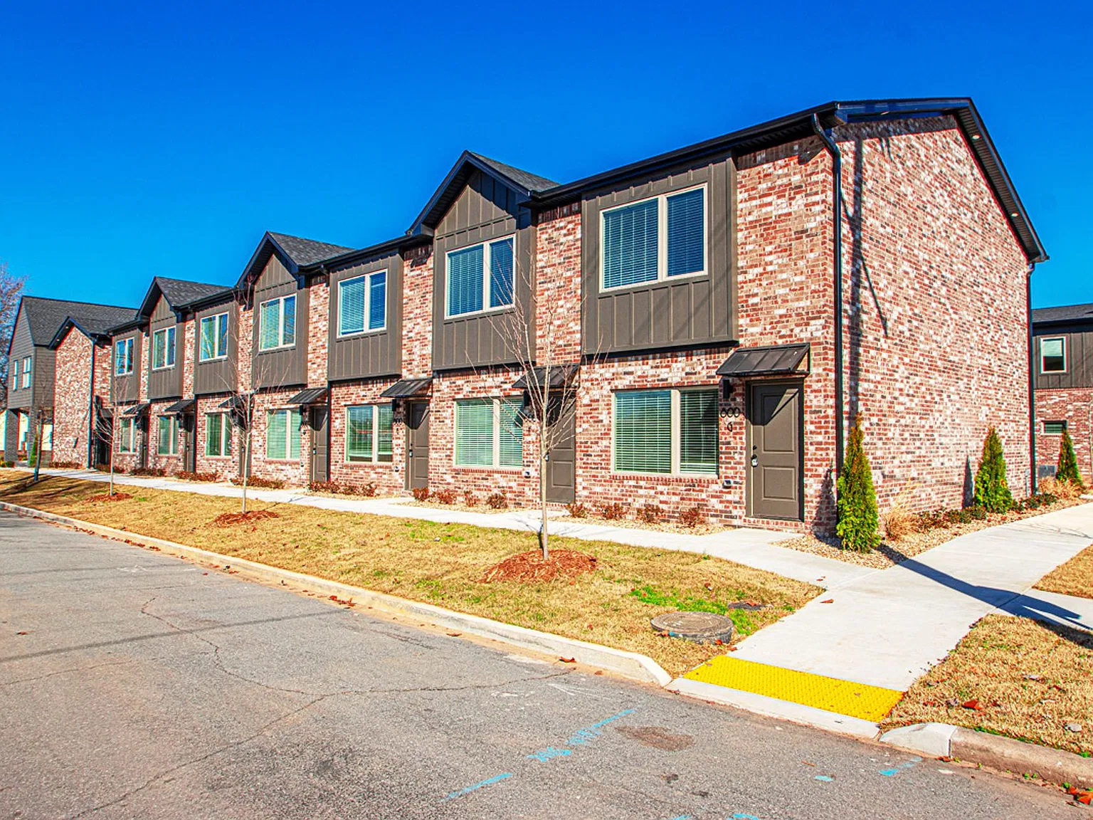 Leasing Now - New Townhomes, North Little Rock Argenta Arts Area — Photo 4