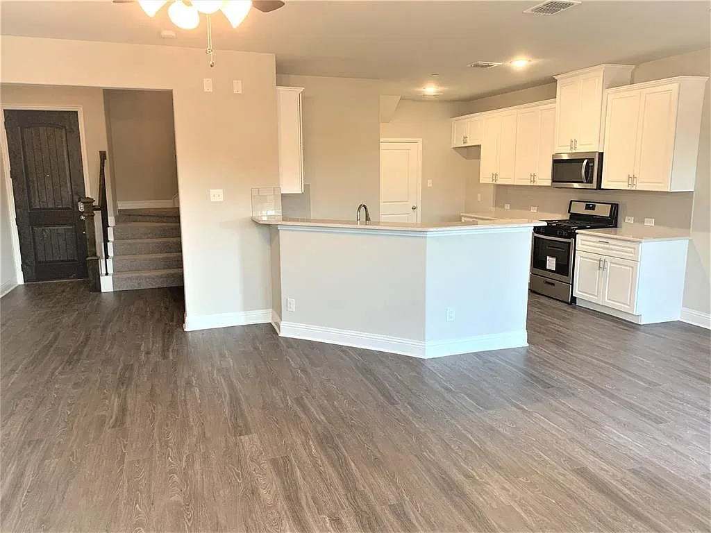 3 bed, 2.5 bath, 1866 sqft, $2,800 — Photo 4
