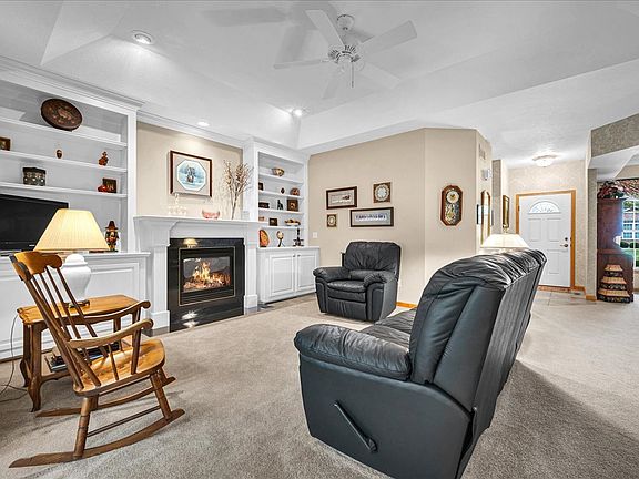 5th image of 19 Laurel Wood Dr