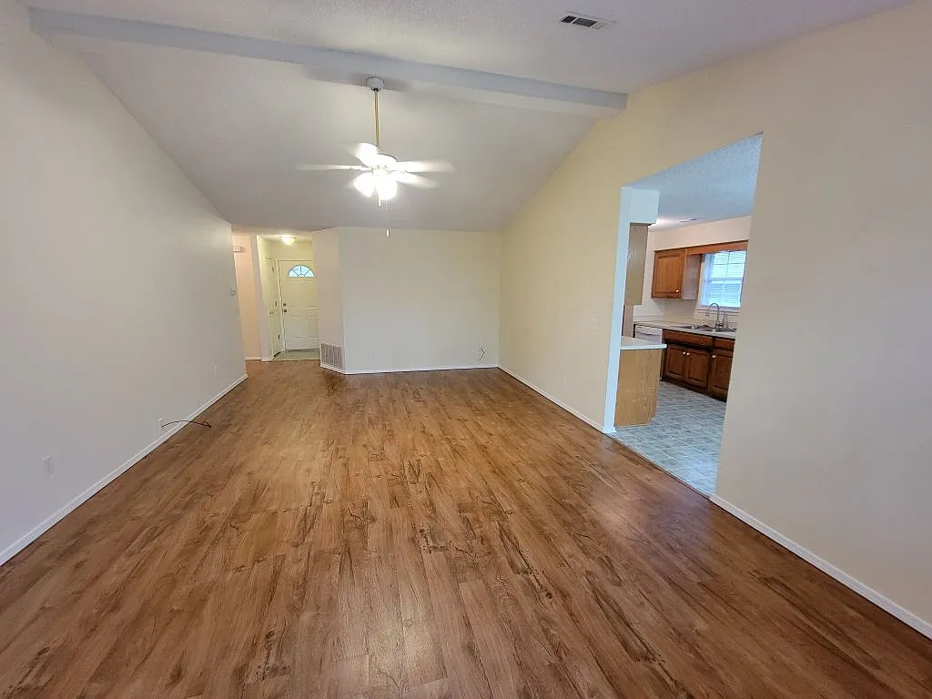 3 bed, 1400 sqft, $1,675 — Photo 3