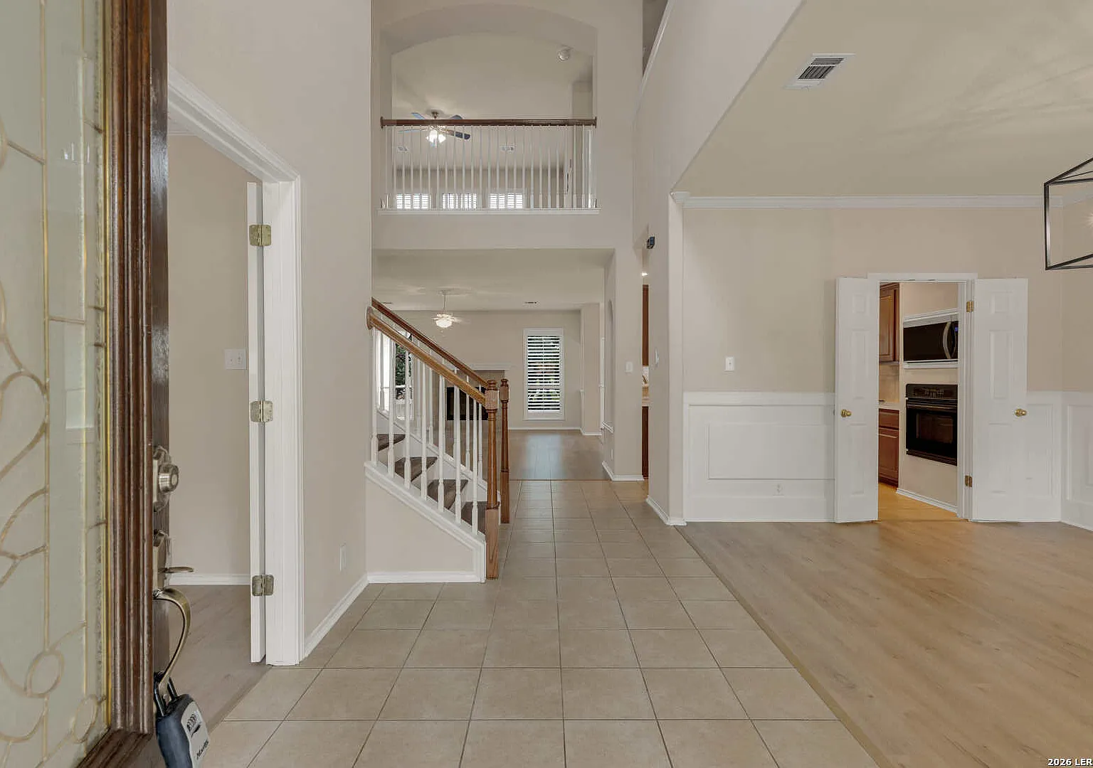 5 bed, 4.0 bath, 3155 sqft, $3,200 — Photo 2