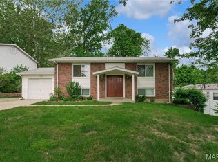 1357 Glenstone Dr, Maryland Heights, MO 63043