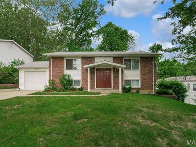 1357 Glenstone Dr, Maryland Heights, MO, 63043