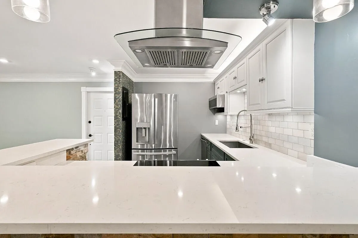 2 bed, 2.0 bath, 1070 sqft, $2,300 — Photo 3