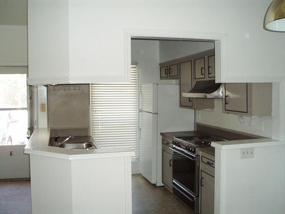 4th image of 101B Longfellow Dr