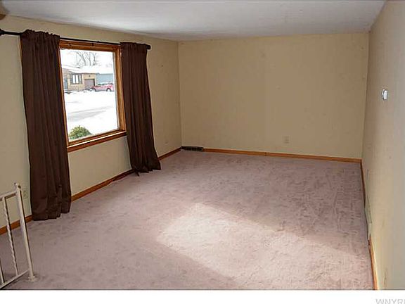5th image of 54 Mary Lou Ln