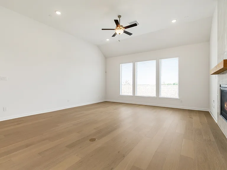 5901 Maddie Ann Dr — Photo 4