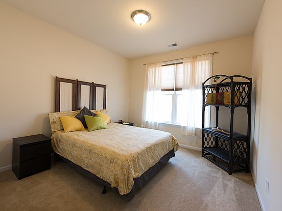 Guest Bedroom on main 