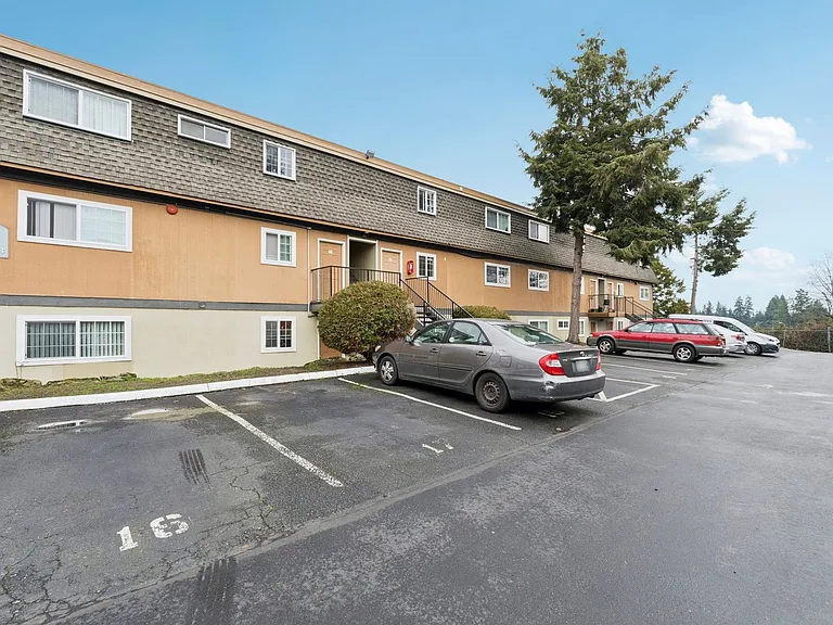 Heather Ridge Apartments — Photo 11