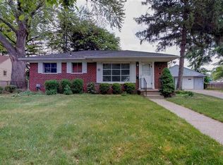 879 Chippewa St, Mount Clemens, MI 48043