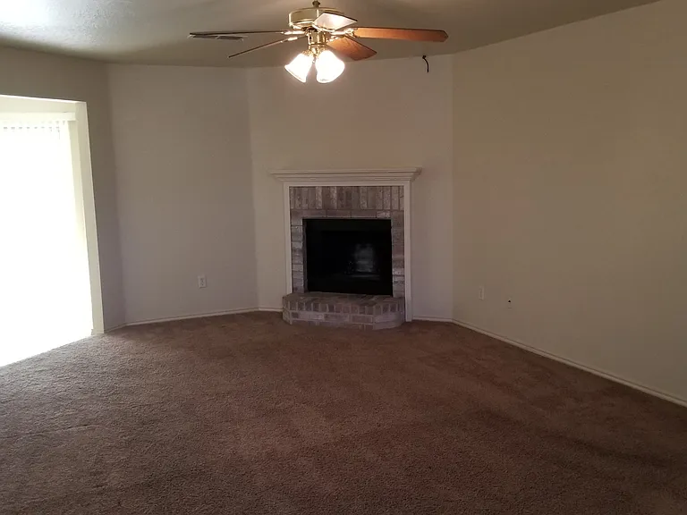 7215 Upland Bend Dr — Photo 2